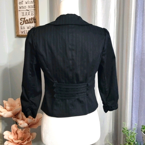 🎉Host Pick🎉4/$20 Cropped Blazer - Picture 7 of 8